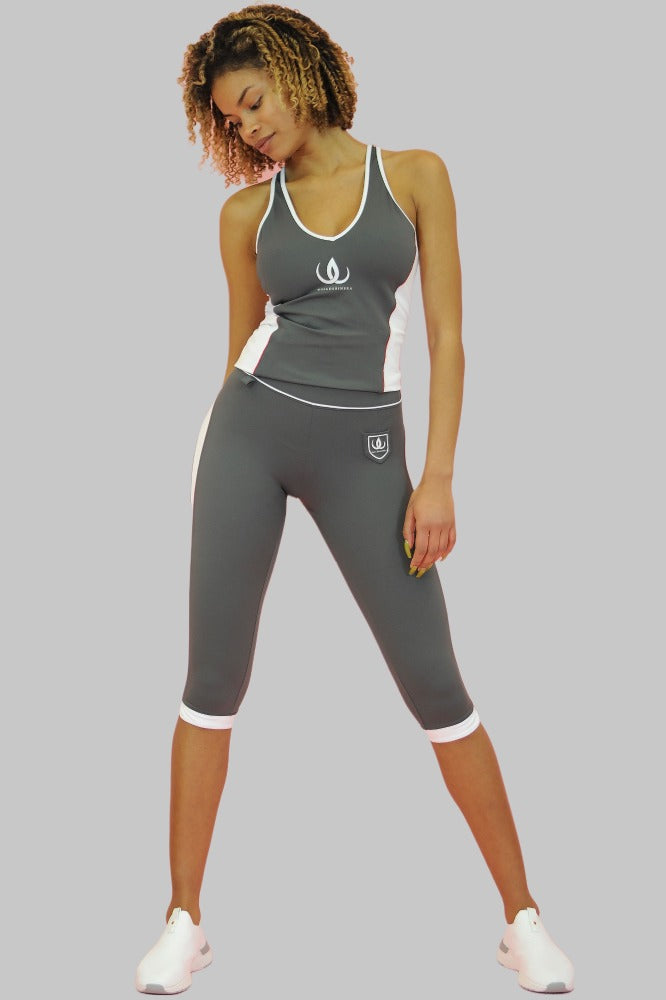 Slimline Capri Sculpting Tights mörkgrå på modell
